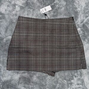 Express Checkered Skirt in Black and Red